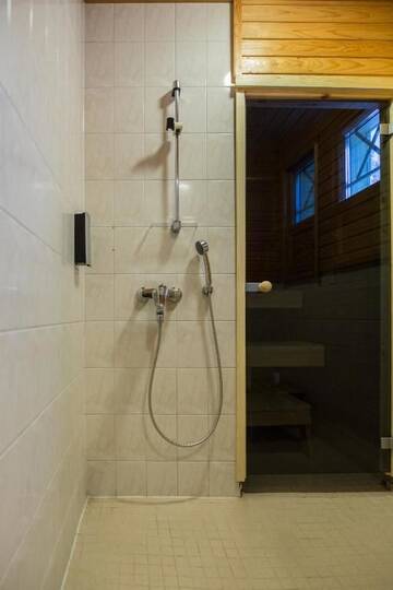 Фото номера Коттедж с 2 спальнями и сауной Дома для отпуска Torassieppi Cottages г. Särkijärvi 14