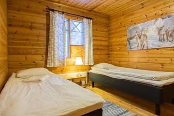 Фото номера Коттедж с 2 спальнями и сауной Дома для отпуска Torassieppi Cottages г. Särkijärvi 16